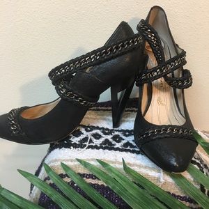 Modern vintage cutout heel with chains
